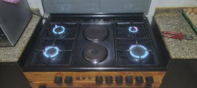 Scanfrost 6-Burner Gas Cooker With Oven – Wood Finish